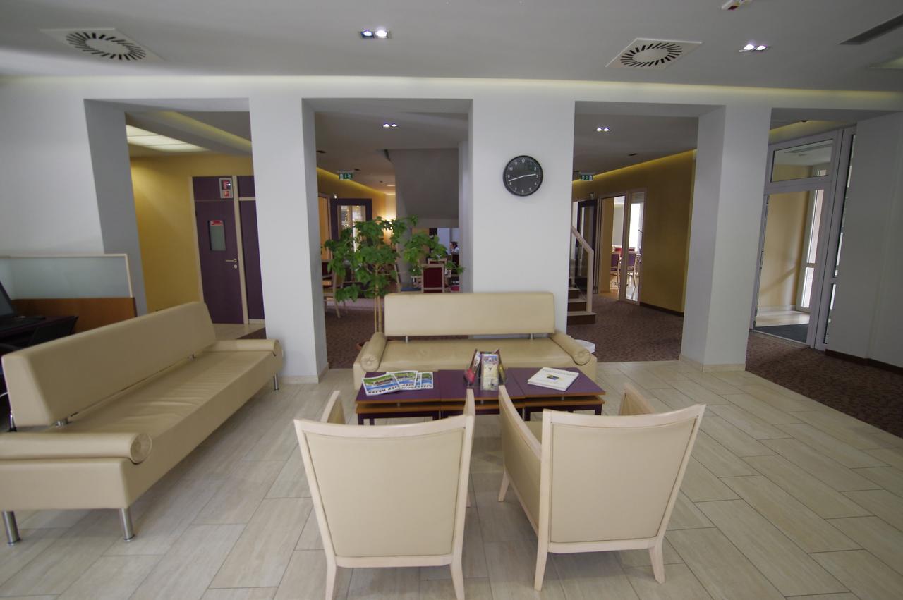 Szent Gellert Hotel Szekesfehervar Exterior photo