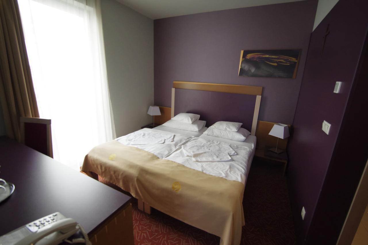 Szent Gellert Hotel Szekesfehervar Exterior photo